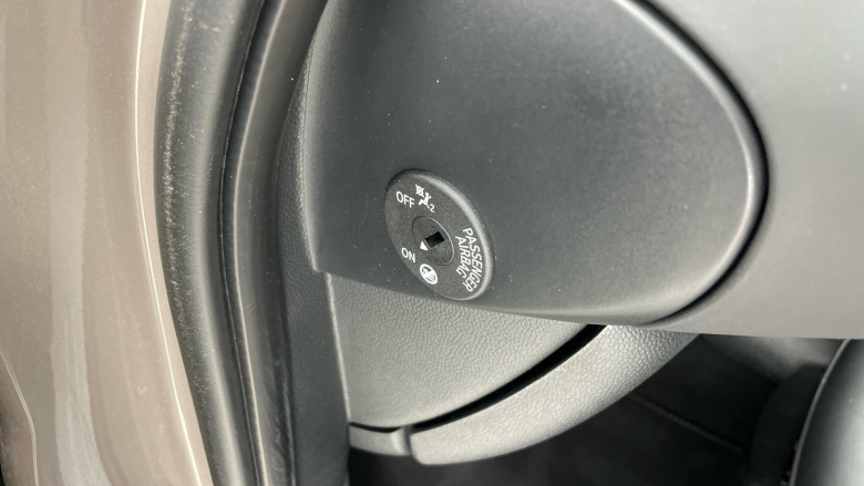 MINI Hatchback 1.5 Cooper Exclusive 5dr Auto [Comfort Pack] Petrol Hatchback